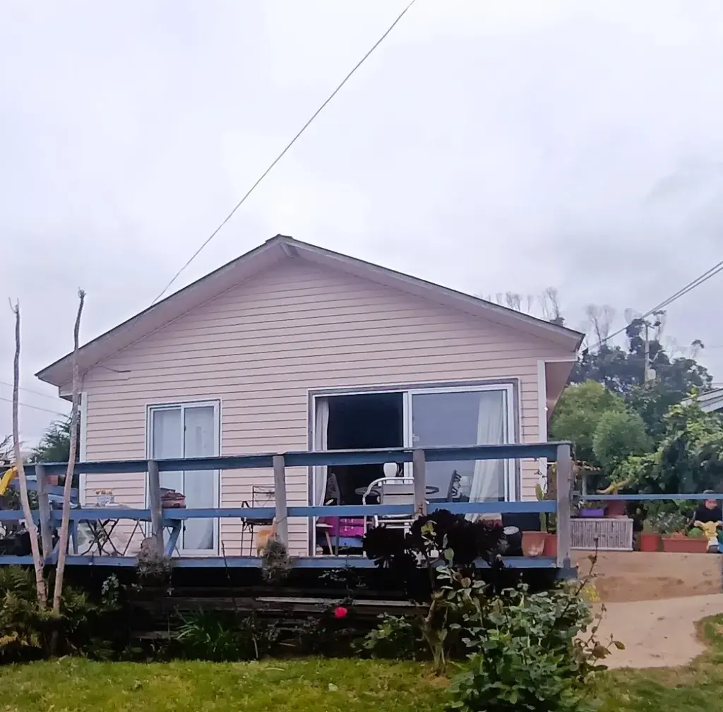 TERRENO CON 2 CASAS